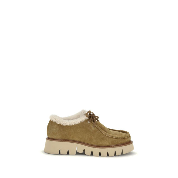 Beigefarbene Leder-Oxfords und -Derbies