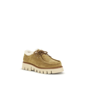 Beigefarbene Leder-Oxfords und -Derbies