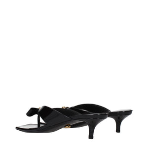 Schwarze Leder-Stilettos mit hohen Absätzen