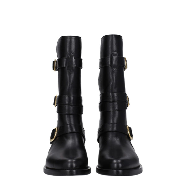 Flache Stiefel aus schwarzem Leder