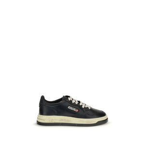 Schwarze Leder-Sneakers mit niedrigem Schnitt