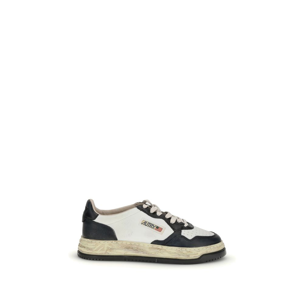 Sportliche Sneakers aus Cremefarbenem Leder