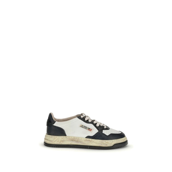 Sportliche Sneakers aus Cremefarbenem Leder