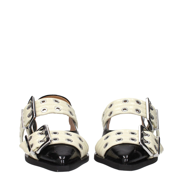 Flache Sandalen aus schwarzem Polyethylen