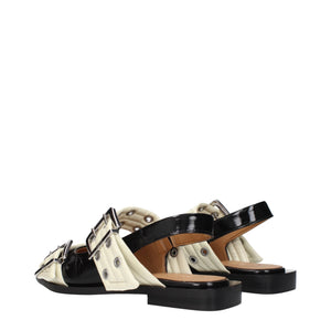 Flache Sandalen aus schwarzem Polyethylen