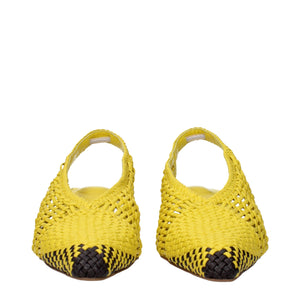 Gelbe Leder-Sandalen mit flacher Sohle