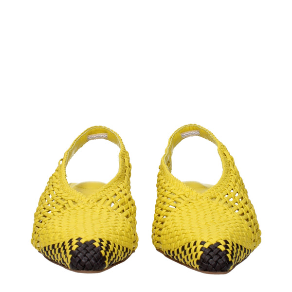 Gelbe Leder-Sandalen mit flacher Sohle