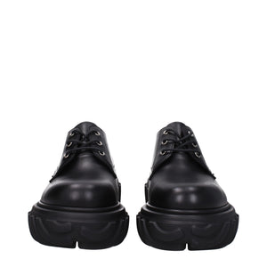 Schwarze Leder Oxfords und Derbies