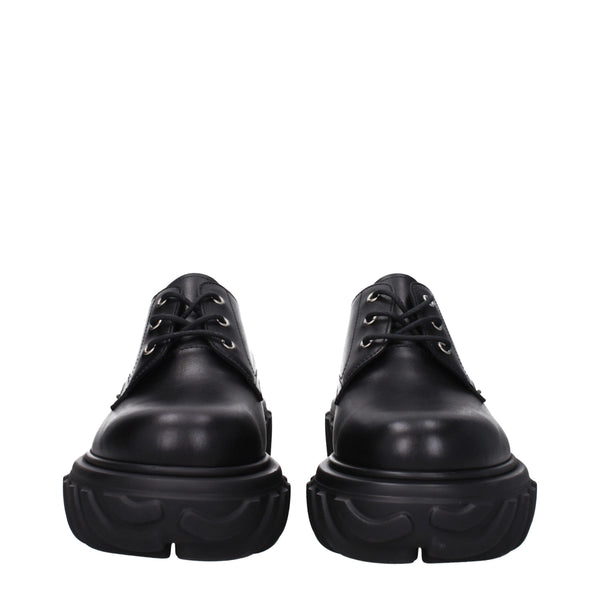 Schwarze Leder Oxfords und Derbies