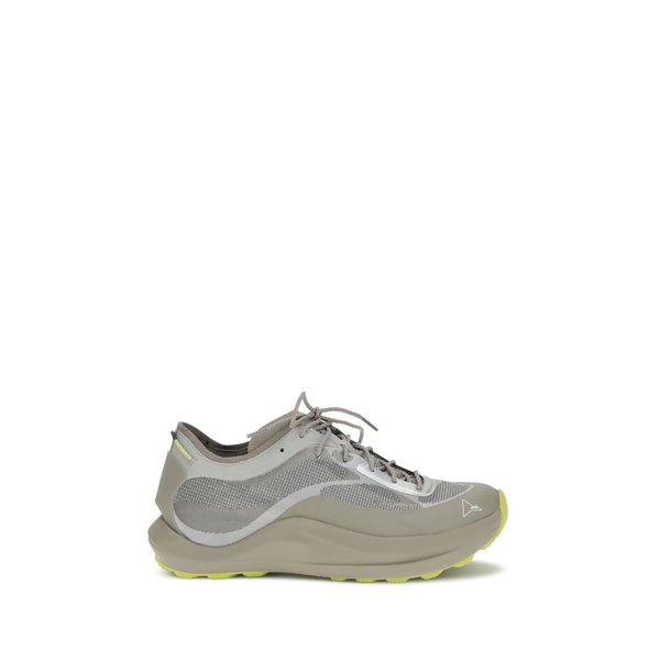 Graue Stoff-Sportschuhe