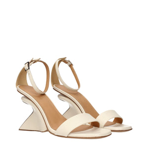 Beigefarbene Ledersandalen mit Plateauabsatz