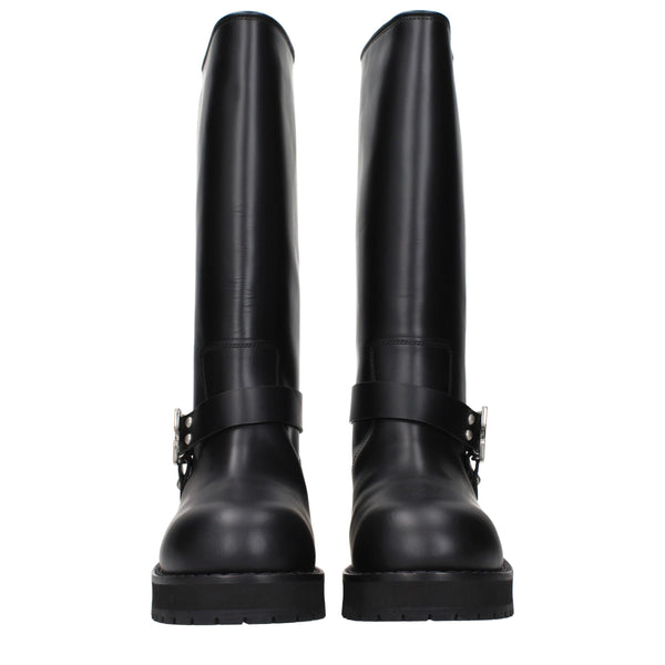 Schwarze Leder-Flachstiefel