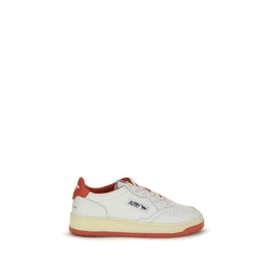Weiße Leder-Sportschuhe