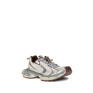Graue Polyethylen-Sportschuhe