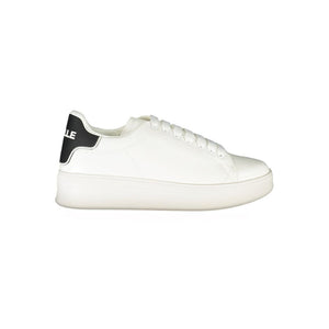 Sneaker aus weißem Polyethylen