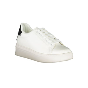 Sneaker aus weißem Polyethylen
