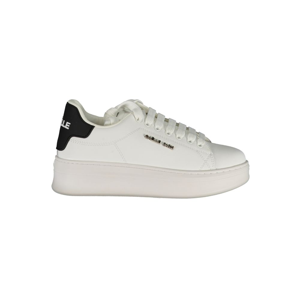 Sneaker aus weißem Polyethylen