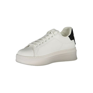 Sneaker aus weißem Polyethylen