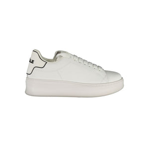 Sneaker aus weißem Polyethylen