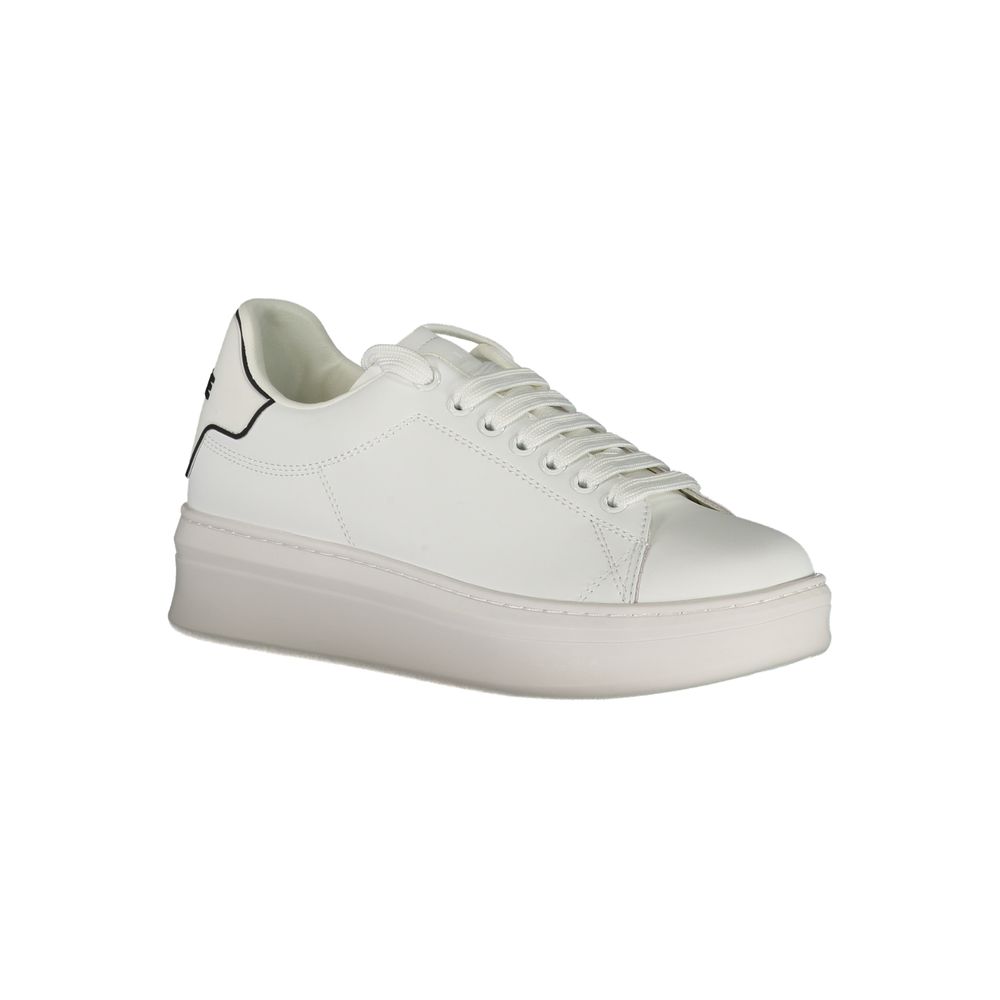 Sneaker aus weißem Polyethylen