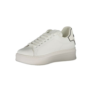 Sneaker aus weißem Polyethylen