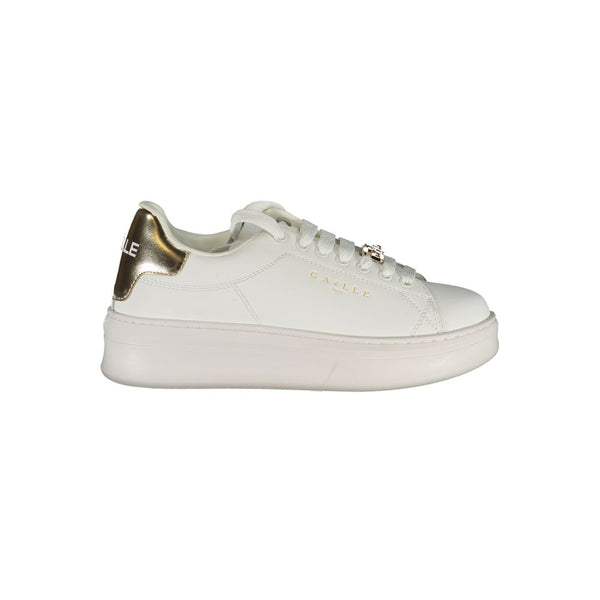 Sneaker aus weißem Polyethylen