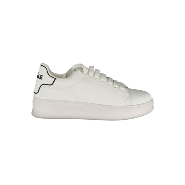 Sneaker aus weißem Polyethylen