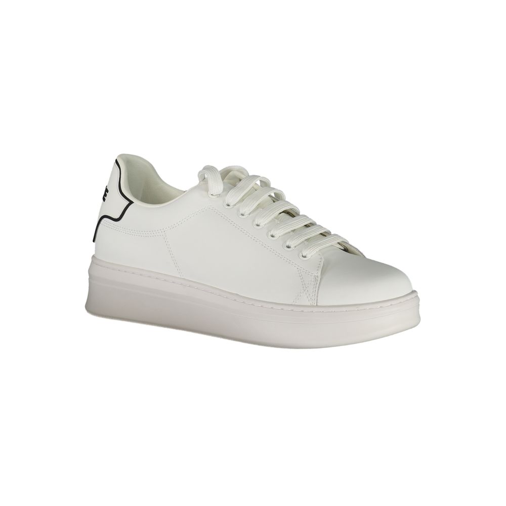 Sneaker aus weißem Polyethylen