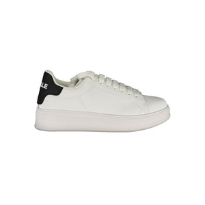 Sneaker aus weißem Polyethylen