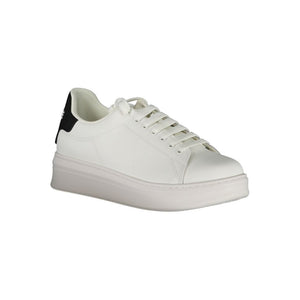 Sneaker aus weißem Polyethylen