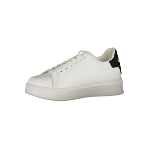 Sneaker aus weißem Polyethylen