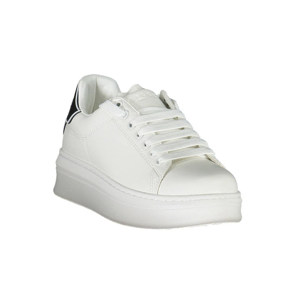 Weißer Polyethylen-Sneaker