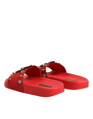 Rote Slides mit Herz-Applikation, Strandschuhe