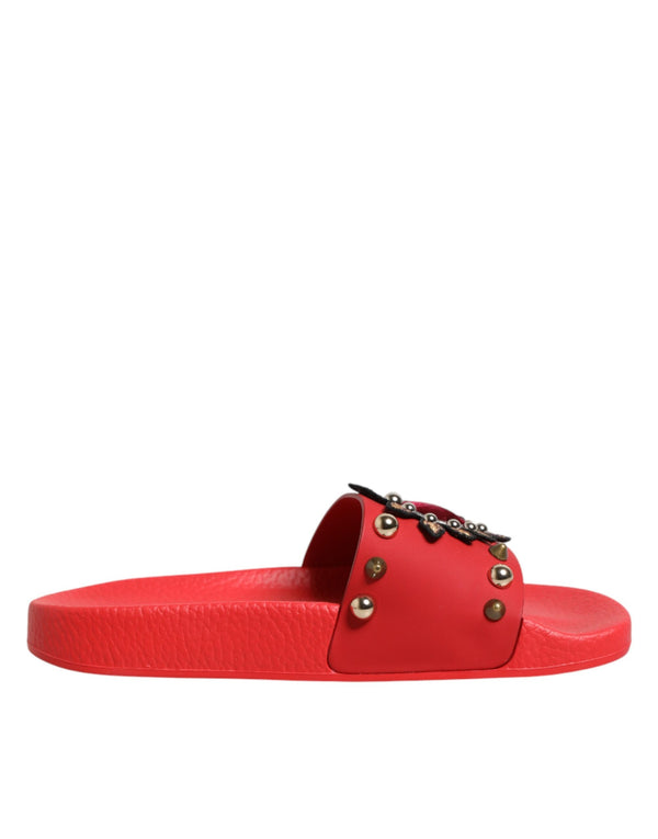 Rote Slides mit Herz-Applikation, Strandschuhe