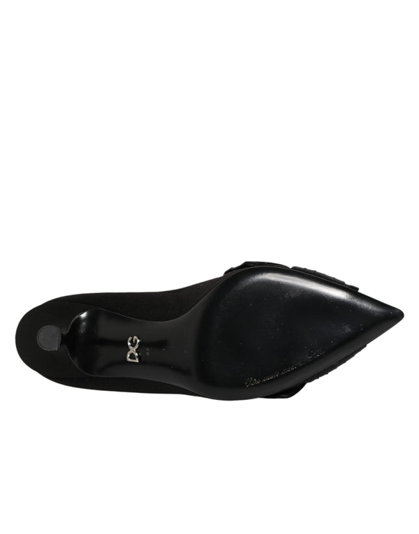 Schwarze Satin-Pumps mit Kristallschleife