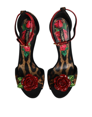 Sandalen mit Leopardenmuster und Kristallrosen