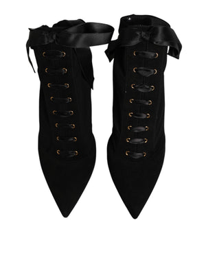 Schwarze Stiletto-High-Heels mit Schnürung