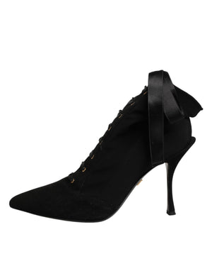 Schwarze Stiletto-High-Heels mit Schnürung