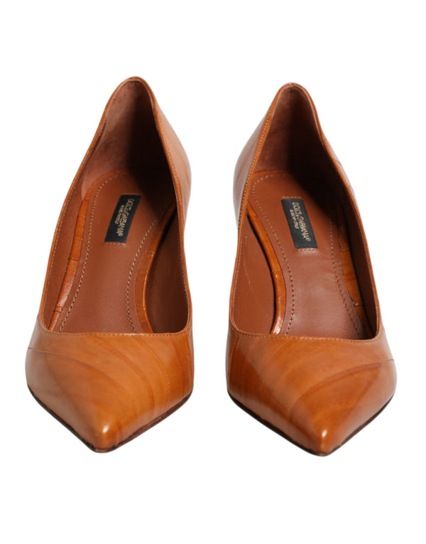 Braune Kitten-Heel-Pumps aus Leder