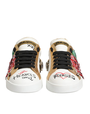 Weiße Leder-Sneaker mit Blumen-Applikationen und Nieten