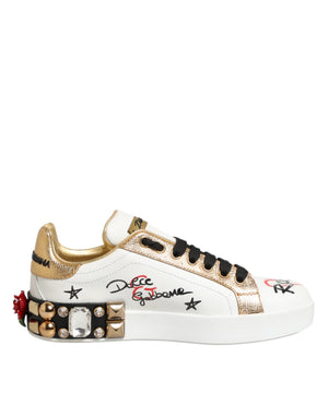 Weiße Leder-Sneaker mit Blumen-Applikationen und Nieten