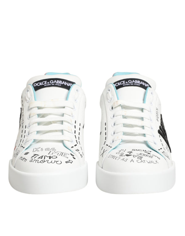 Weiße Leder-Sneaker mit Graffiti-Motiv