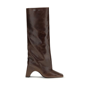 Braune Lederstiefel mit hohem Absatz