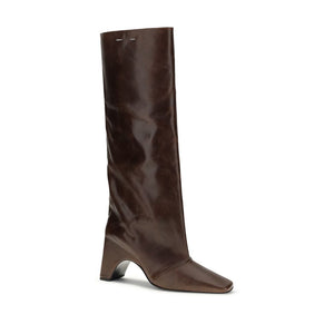 Braune Lederstiefel mit hohem Absatz