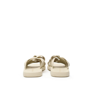 Beigefarbene Stoff-Pantoffeln