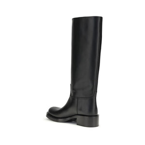 Schwarze Stiefel aus Kalbsleder mit hohem Absatz