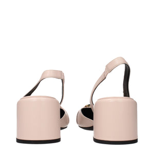 Rosa Lederpumps mit mittlerem Absatz