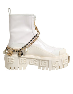 Weiße Leder-Stiefeletten mit Gummi-Logo