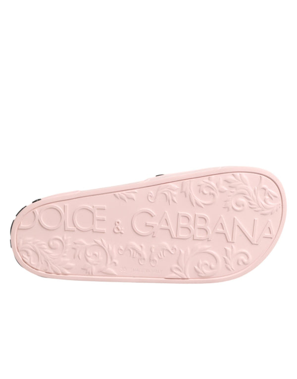 Pinke Gummisandalen für den Strand