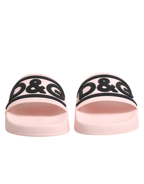 Pinke Gummisandalen für den Strand